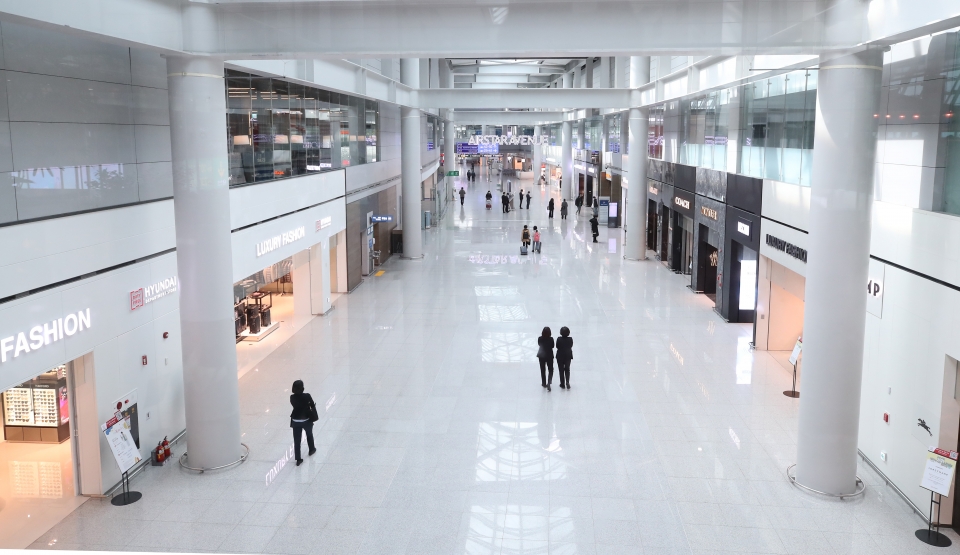 한산한 인천국제공항 제1여객터미널 면세구역. /사진출처=연합뉴스