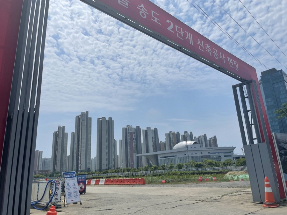 롯데몰 송도 조성 공사 현장 인근의 모습. /사진=정혜리 기자 hye@incheonilbo.com