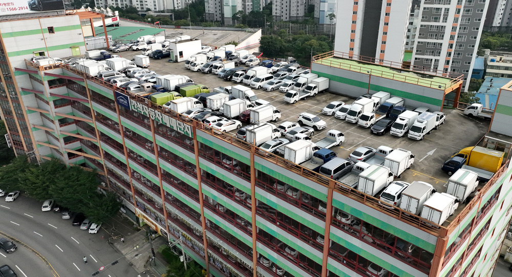 ▲ 간석동의 자동차 매매단지에 빼곡하게 중고차들이 주차돼 있다.