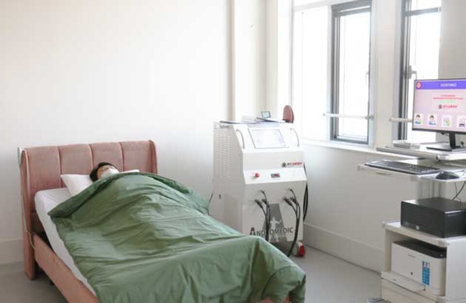 ▲ 비에스종합병원이 고주파 온열치료기 하이딥(HY-DEEP600WM)을 기반으로 환자 맞춤형 암 면역치료 프로그램을 구축했다. /사진제공=비에스종합병원