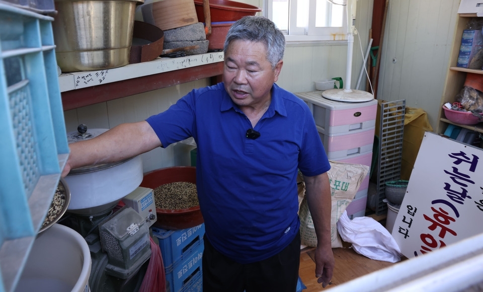 ▲ 백령도 진촌면 시골메밀 칼국수 의 냉면은 백령도 산 메밀만 사용한다. 본인만의 비법으로 직접 제조하고 반죽을 만들어 냉면을 만든다. /양진수기자 photosmith@incheonilbo.com