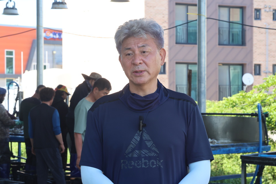▲ 김정희 연평도 선주협회장이 꽃게 어획량 급감과 어민들의 어려운 현실에 대해 이야기하고 있다. /이재민 기자 leejm@incheonilbo.com