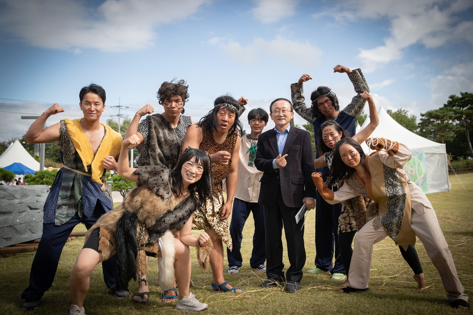 ▲ 연천군 구석기 축제가 제3회 대한민국 관광정책대상에서 축제이벤트 부분, 수상기관으로 선정됐다./사진제공=연천군
