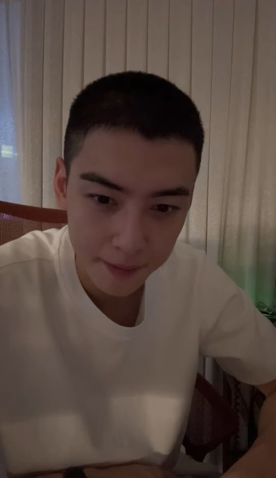 ▲ 라이브 방송 진행한 차은우 /연합뉴스