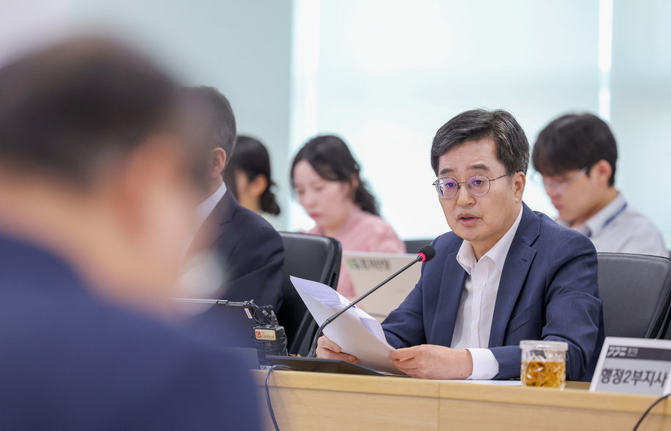 ▲ 김동연 지사가 5일 오전 경기도청 율곡홀에서 열린 경기도 현안대책회의에서 모두발언을 하고 있다. /전광현 기자 maggie@incheonilbo.com