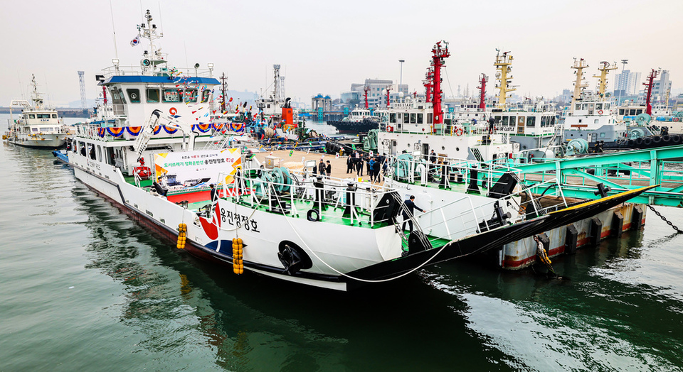 ▲ 지난 4월 취항한 인천 도서쓰레기 정화운반선 옹진청정호. /이호윤 기자 256@incheonilbo.com