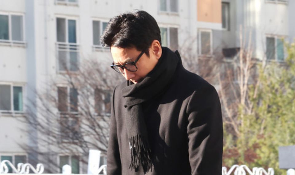 ▲ 지난해 인천경찰청 마약범죄수사계에 출석하고 있는 배우 이선균씨 모습. /인천일보DB