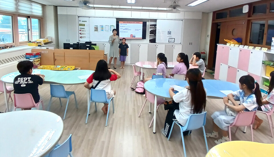 ▲ 고양 율동초에서 ‘Why UP 영어 공유학교’를 진행하고 있다./사진제공=율동초등학교