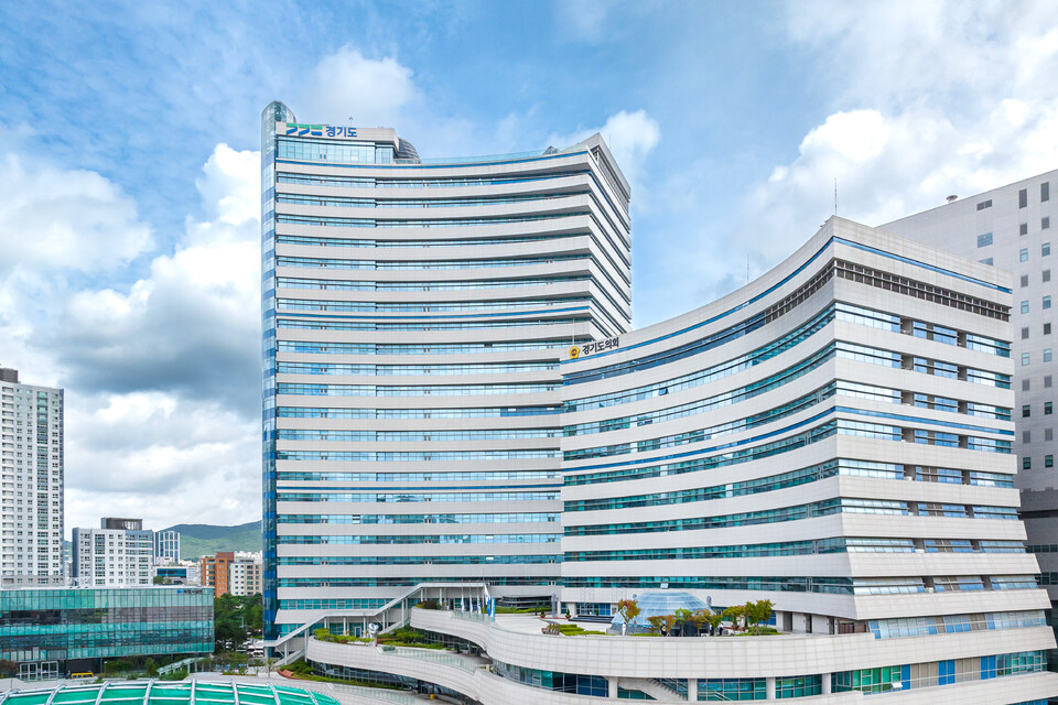 ▲ 경기도청, 경기도의회 전경. /사진제공=경기도