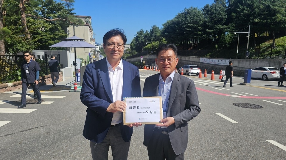 ▲ 도성훈 인천시교육감은 지난 5일 배진교 국민경청비서관을 만나 인천 특수교사의 순직 인정과 특수교육 여건개선을 위한 협조를 요청했다. /사진제공=인천시교육청