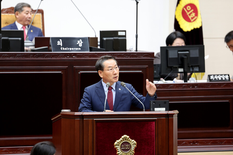 ▲ 유정복 인천시장이 9일 제303회 임시회 제5차 본회의에서 발언하고 있다. /사진제공=인천시의회