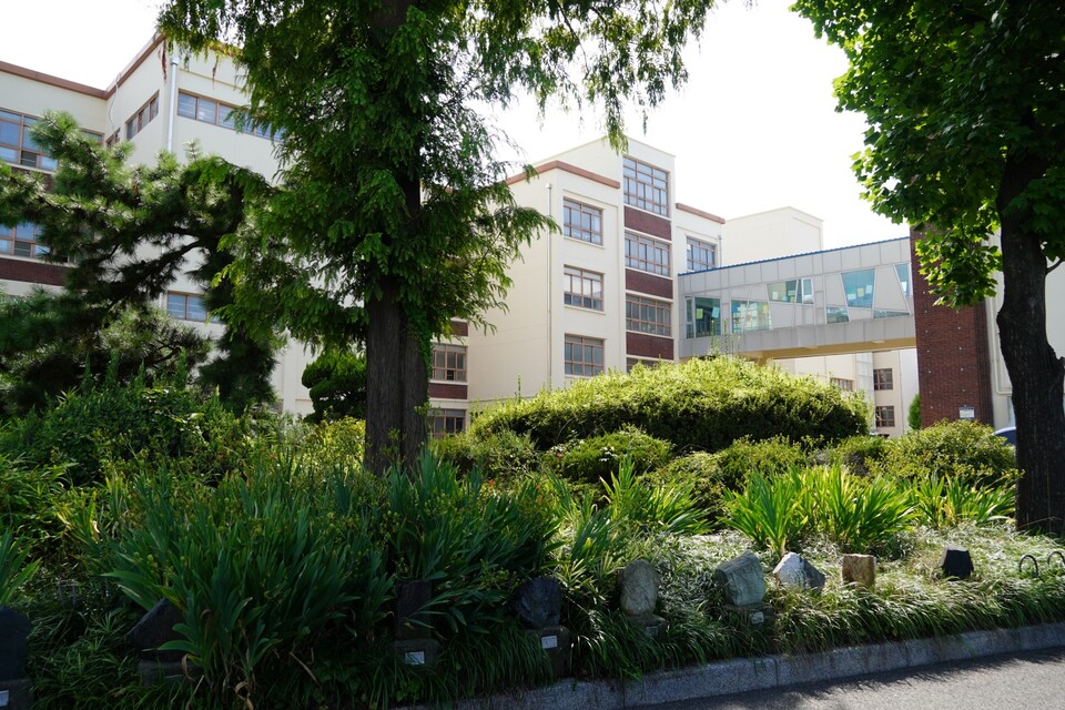 ▲ 신흥중학교 전경