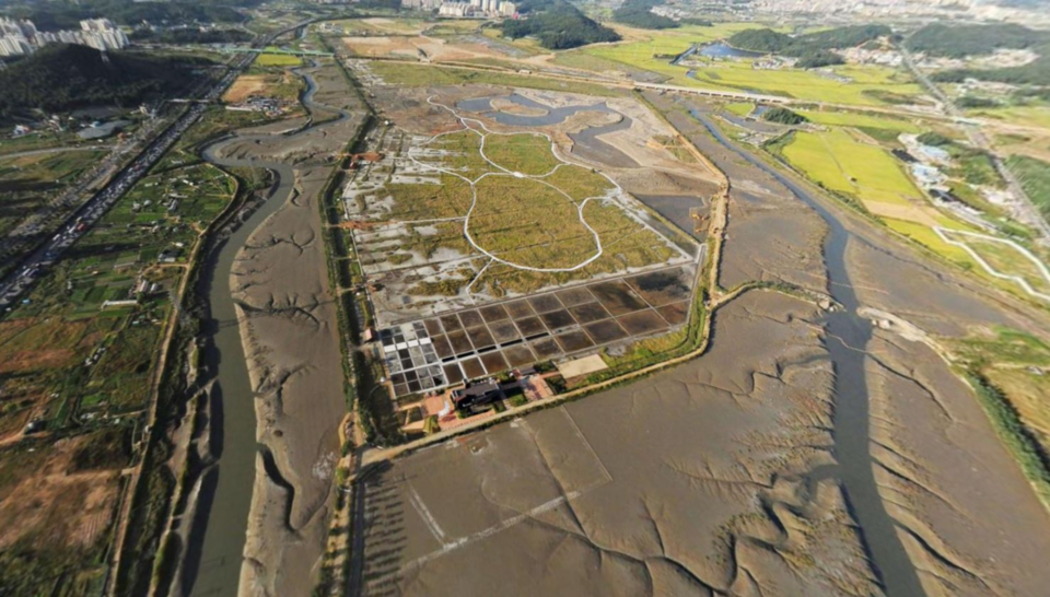 ▲ 인천 남동구 소래습지생태공원에 형성된 사행성 갯골. /사진제공=인천시