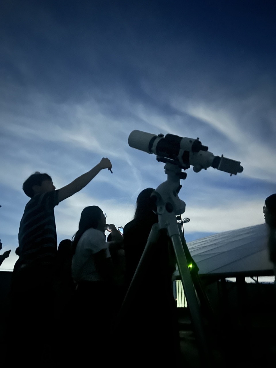 ▲ 삼계고 달빛과학캠프의 천체 관측 프로그램이 진행 중인 모습./사진제공=삼계고