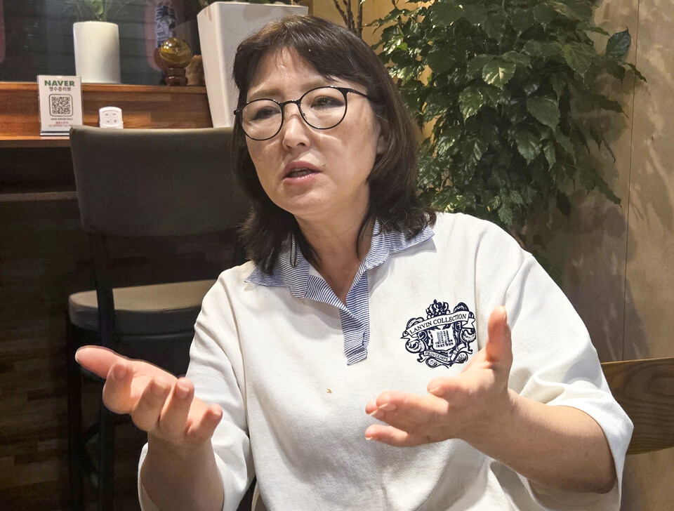 ▲ “우리 당의 당헌 60조에 이번 불신임안 찬성은 당론으로 정할 수 없는 것”이라며 “불신임 찬성 당론을 따르다가 또 전과자가 될 수 있다”라고 지적하는 박은미 성남시의원.