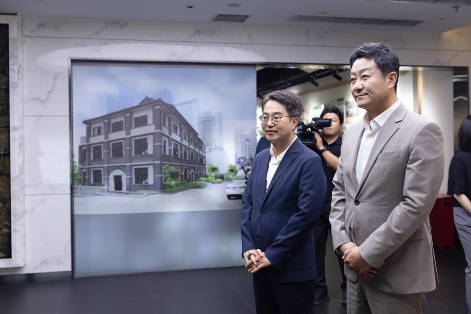 ▲ 중국을 순방 중인 김동연 경기지사, 김진경 도의회 의장을 비롯한 경기도대표단이 한국광복군 총사령부를 찾은 모습.
