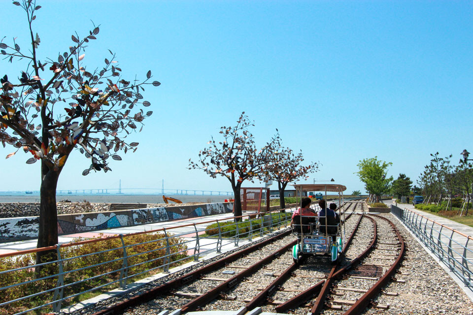 ▲ 영종 씨사이드파크 레일바이크 /사진제공=인천관광공사