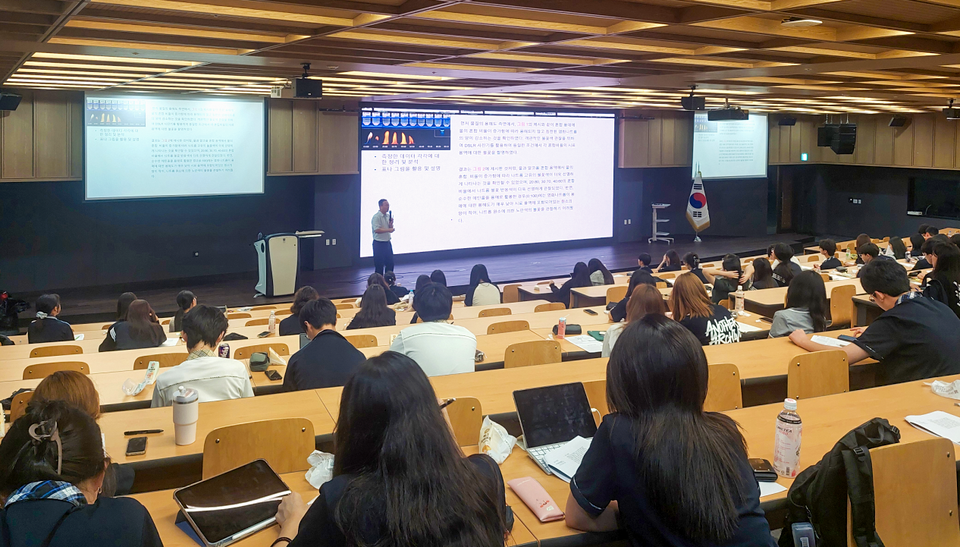 ▲ 서해고등학교 학생들이 진로특강을 받고 있다. /사진제공=서해고등학교