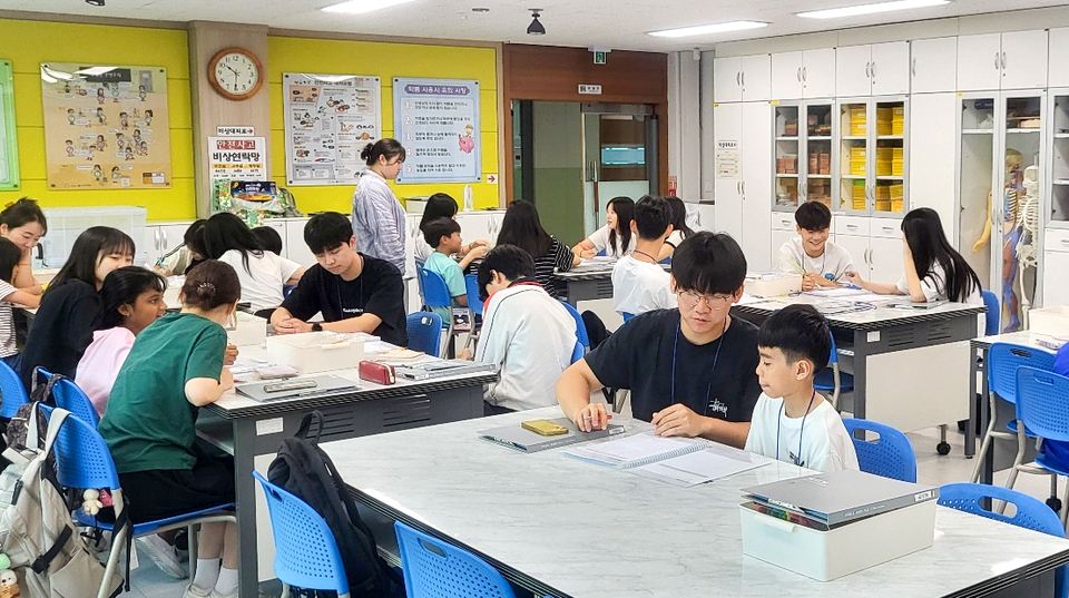▲ 서해고등학교 학생들이 온마음 인성교육을 진행하고 있다. /사진제공=서해고등학교