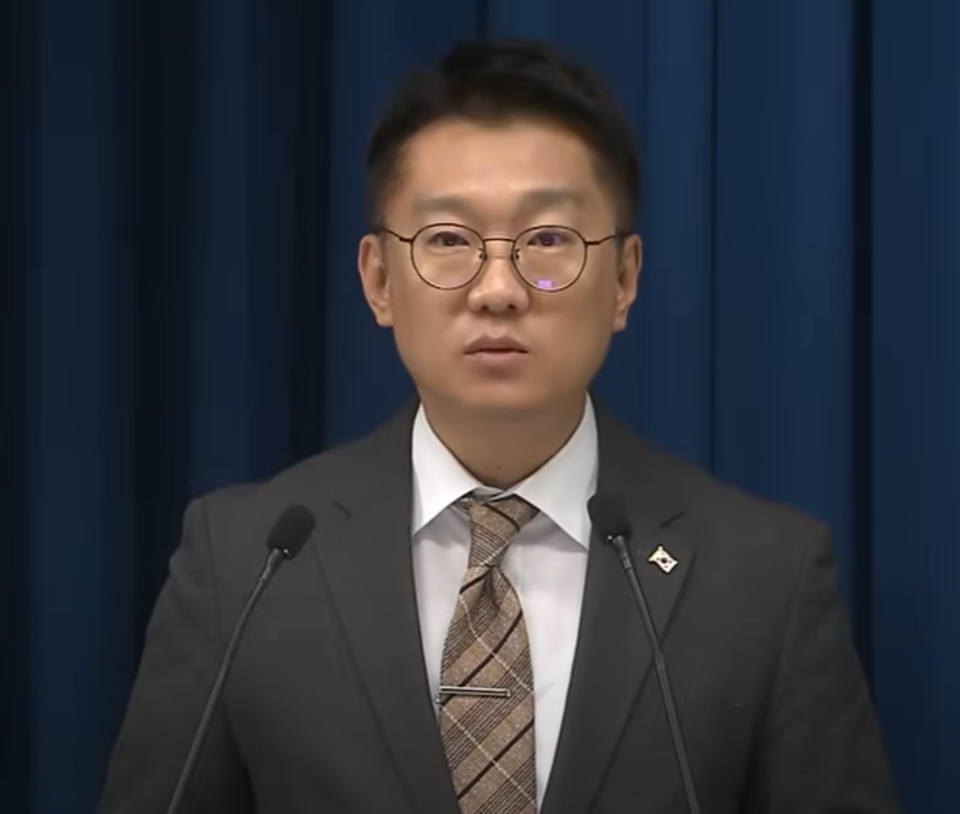 ▲ 대통령실 신임 김남준 대변인이 지난 9월30일 제44회 국무회의를 첫 브리핑 하고 있다. /사진제공=유튜브 이재명tv 갈무리