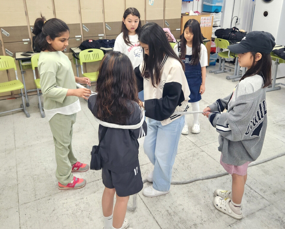 ▲원곡고등학교 학생들이 꿈꾸는 창의놀이터 활동을 하고 있다./사진제공=원곡고등학교