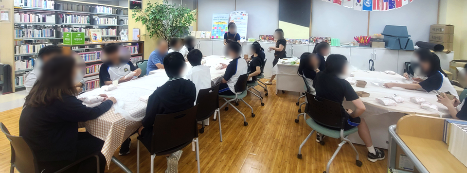 ▲ 상록고등학교 학생들이 소행성 공동체 인성 주간 활동을 진행하고 있다./사진제공=상록고등학교