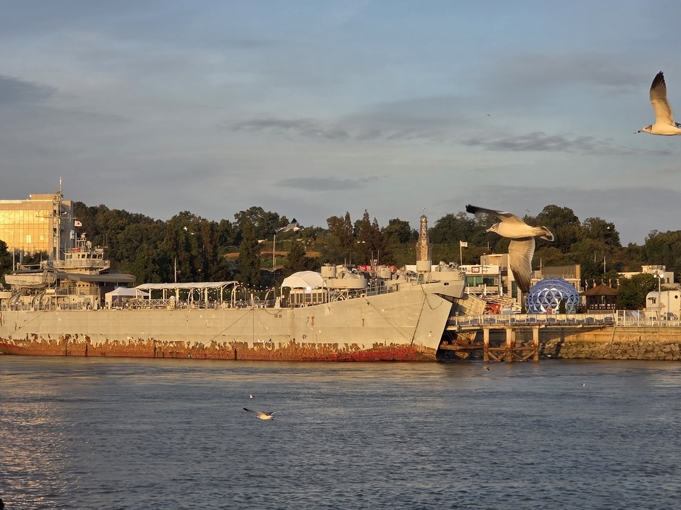 ▲ 행사 최종 목적지인 대명항 함상공원이 보인다. 분단이후 70년만에 여객선을 통해 서해에서 김포로 향한 역사적 여정이었다.