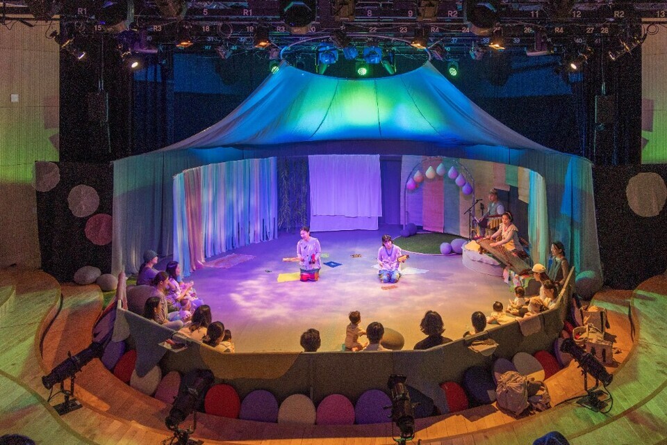 ▲ 경기아트센터는 경기국악원에서 영·유아의 발달 특성에 맞춰 아기와 양육자가 함께하는 예술 공연을 선보인다./사진제공=경기아트센터 