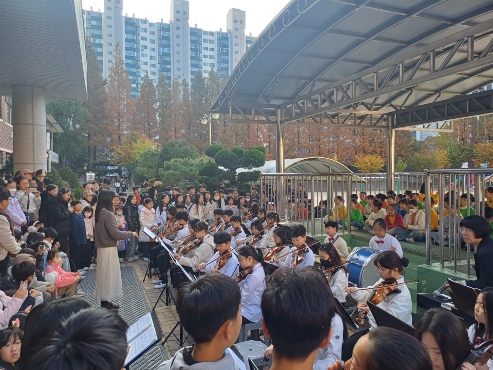 ▲ 5일 오전에 열린 수원영덕초등학교 음악회. /사진제공=영덕초등학교