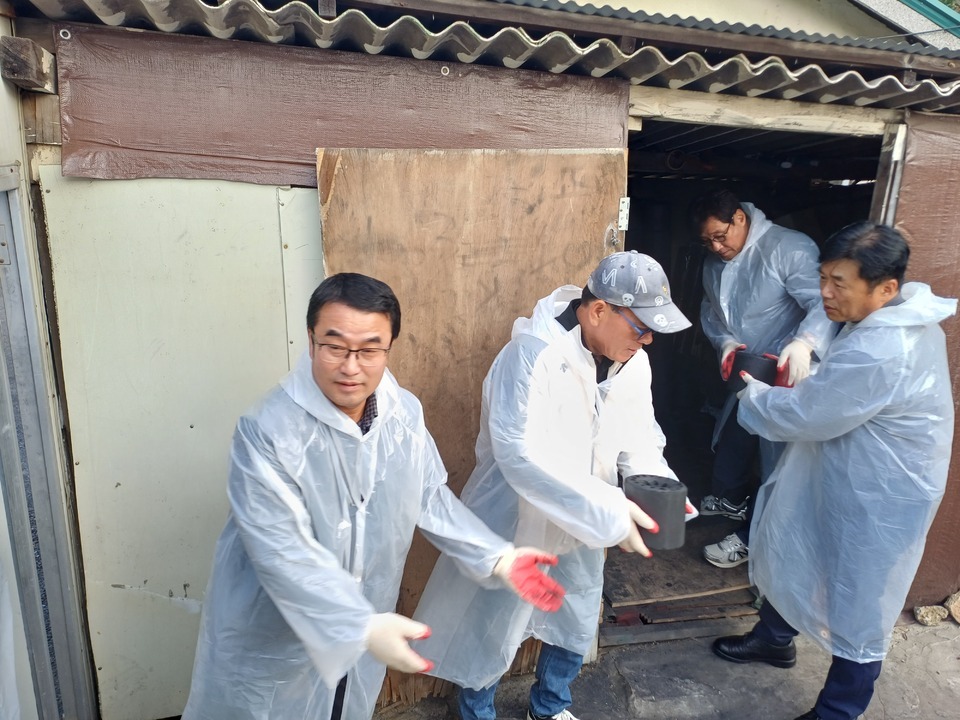 인천고, 개교 130주년 맞아 ‘사랑의 연탄 나눔’ 봉사활동 펼쳐