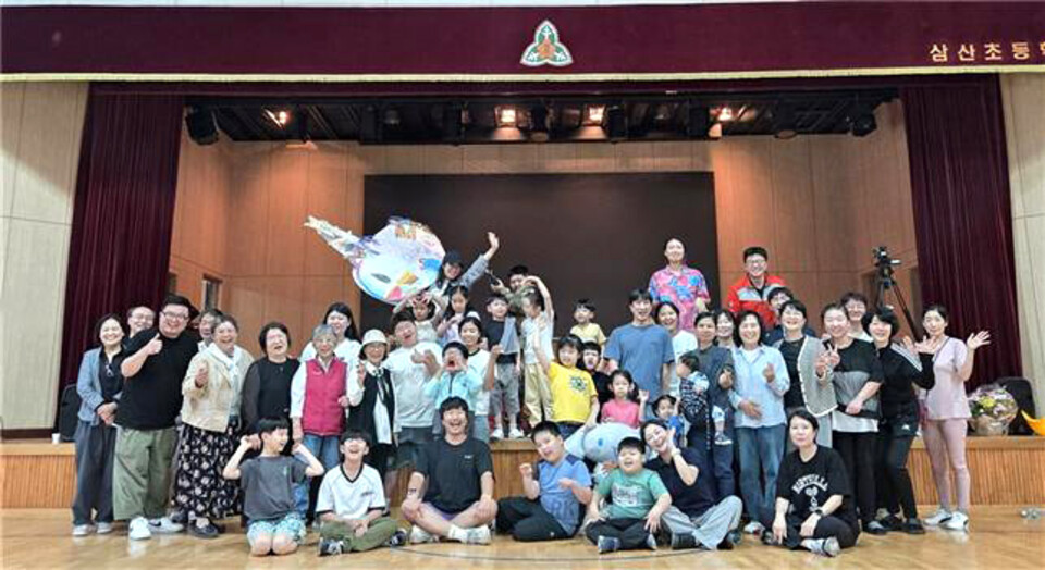 ▲ 개방극장 공동체 퍼포먼스 '친해질래용'