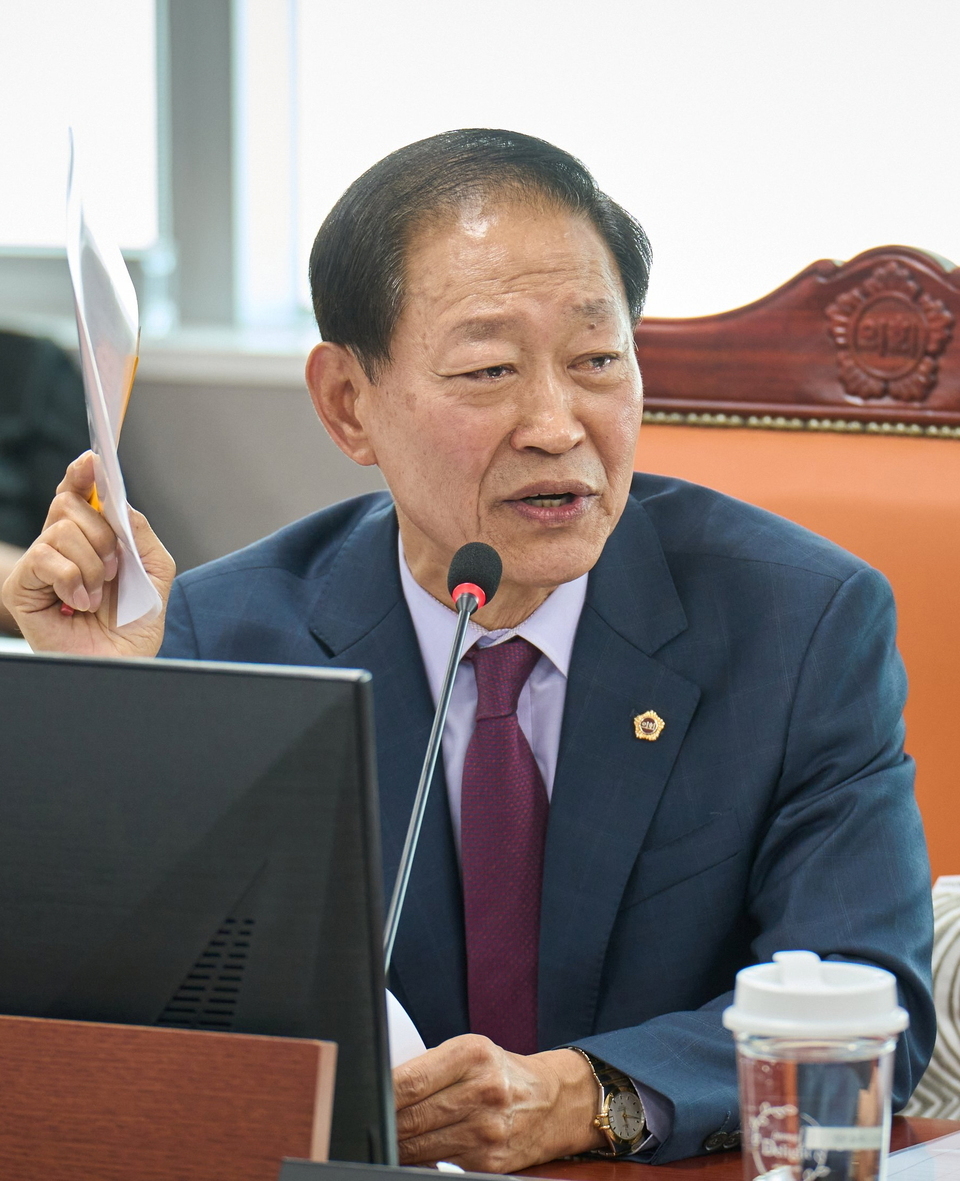 ▲ 경기도의회 문화체육관광위원회 윤재영(국힘·용인10) 도의원 행정사무감사 진행 모습. /사진제공=경기도의회