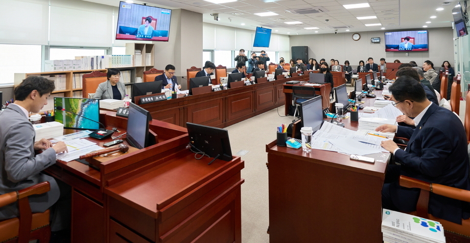 ▲ 경기도의회 문화체육관광위원회 행정사무감사 진행 모습. /사진제공=경기도의회