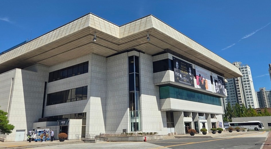 ▲ 경기아트센터 전경.