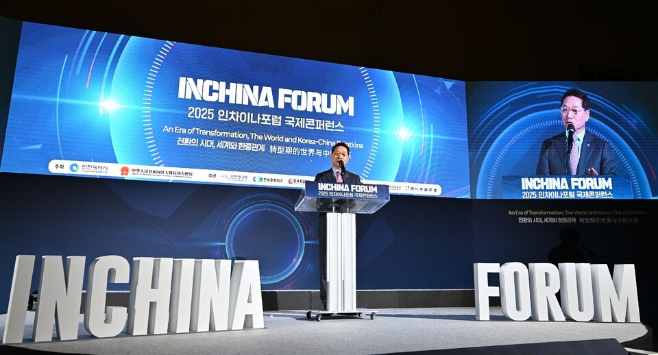 ▲유정복 인천시장이 지난 9월2일 연수구 송도컨벤시아에서 열린 '2025 인차이나포럼'에서 '전환의 시대, 세계와 한중관계 그리고 인천'을 주제로 기조연설을 하고 있다. /사진제공=인천시