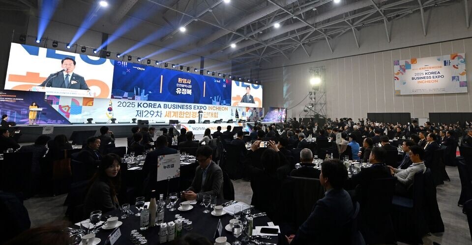 ▲ 유정복 인천시장이 지난달 27일 연수구 송도컨벤시아에서 개최된 '제29차 세계한인경제인대회' 개회식에서 환영사를 하고 있다. /사진제공=인천시