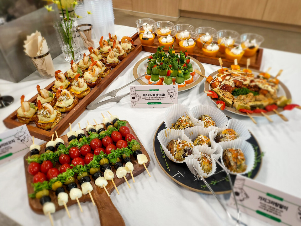▲ 경기도농수산진흥원의 복합 문화미식 프로그램 ‘테이스티 광장’으로 만들어진 시식 메뉴. /사진제공=경기도농수산진흥원
