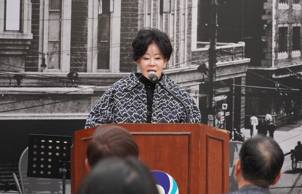 ▲ 김염의 후손 박규원 작가