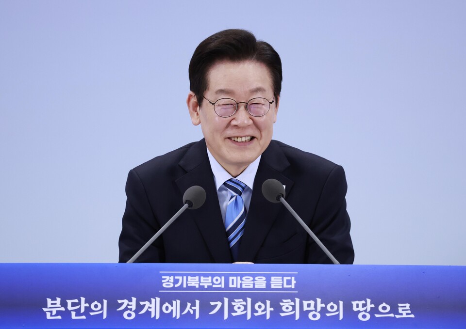 ▲ 이재명 대통령이 14일 경기 파주시 라이브러리스테이 지지향에서 열린 '경기 북부의 마음을 듣다' 타운홀 미팅 간담회에서 발언하고 있다. /연합뉴스