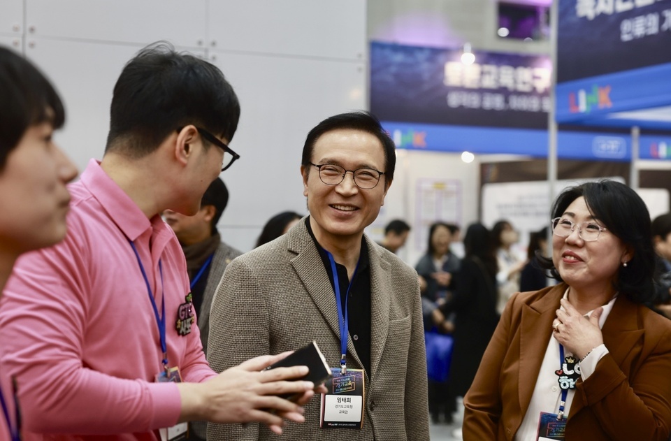 ▲ 임태희 경기도교육감이 15일 수원컨벤션센터에서 열린 ‘월컴투 디지털! 경기교육연구 페스타 2025’에 참여해