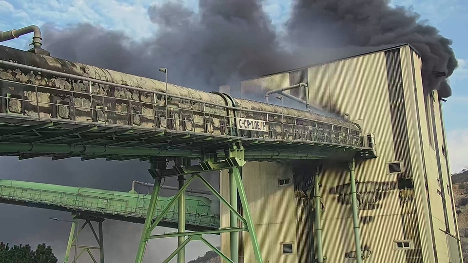 ▲ 16일 오전 7시59분쯤 인천 옹진군 영흥화력발전소에서 불이 났다. /사진제공=인천소방본부