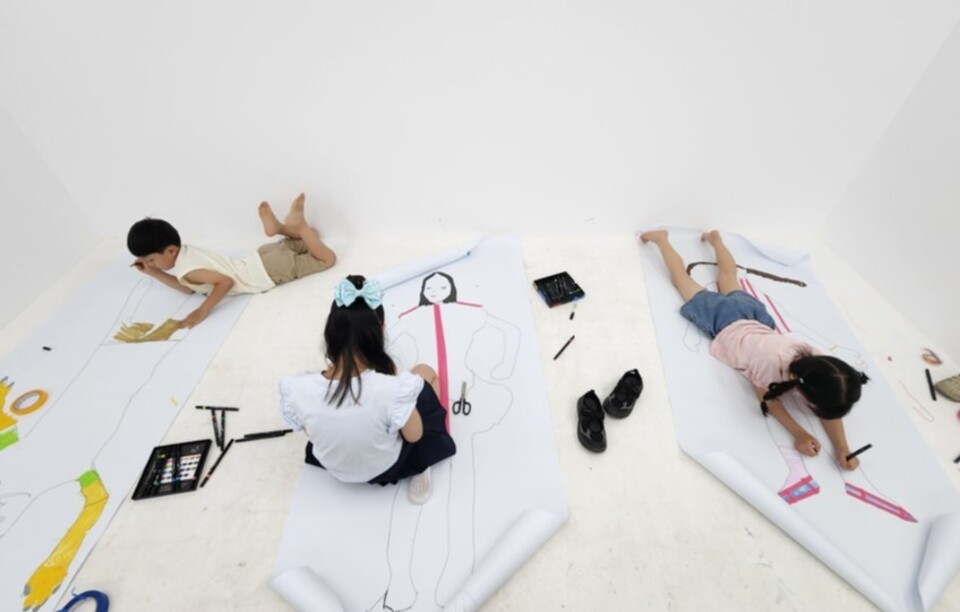 ▲ 경기문화재단 경기상상캠퍼스에서 운영하는 생활창작공방에 참여한 어린이들. /사진제공=경기문화재단