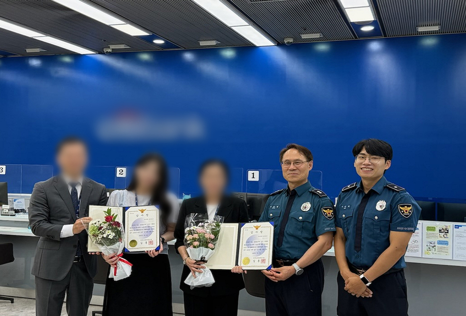 ▲ 112 신고자 포상제로 포상을 받은 인천 시민들. /사진제공=인천경찰청