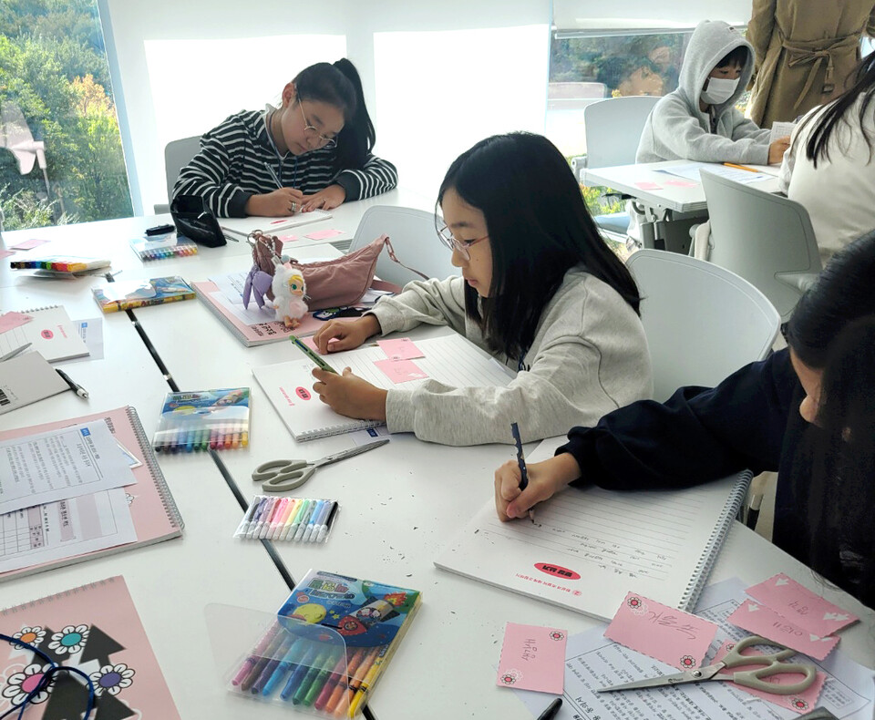 ▲ 게임문화재단은 지난 10월부터 인문치유 프로그램을 운영하고 있다. /사진제공=경기도교육청