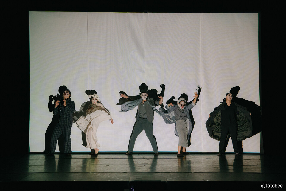 ▲극단 하땅세의 연극 ‘그때, 변홍례’/사진제공=경기아트센터