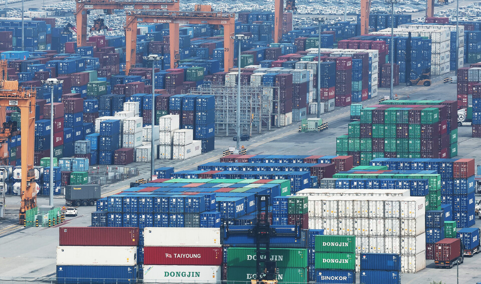 ▲ 경기도 평택항에 컨테이너가 쌓여 있다. /연합뉴스