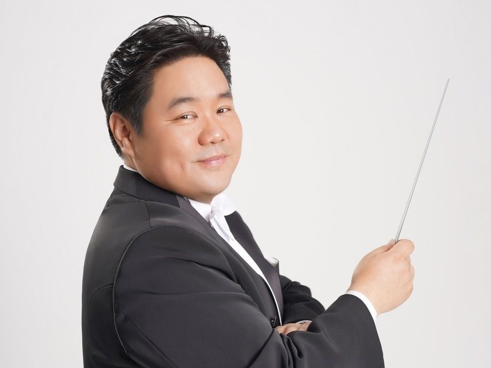 ▲ 오는 11월 30일 아트센터인천에서 공연하는 웨스트 윈드 오케스트라 백종성 지휘자 모습. /사진제공=아트센터인천