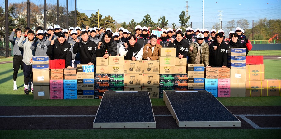 ▲ 소래중·고등학교 야구부를 대상으로 열린 찾아가는 베이스볼 Dream 프로그램 참가자들. /사진제공=류현진재단