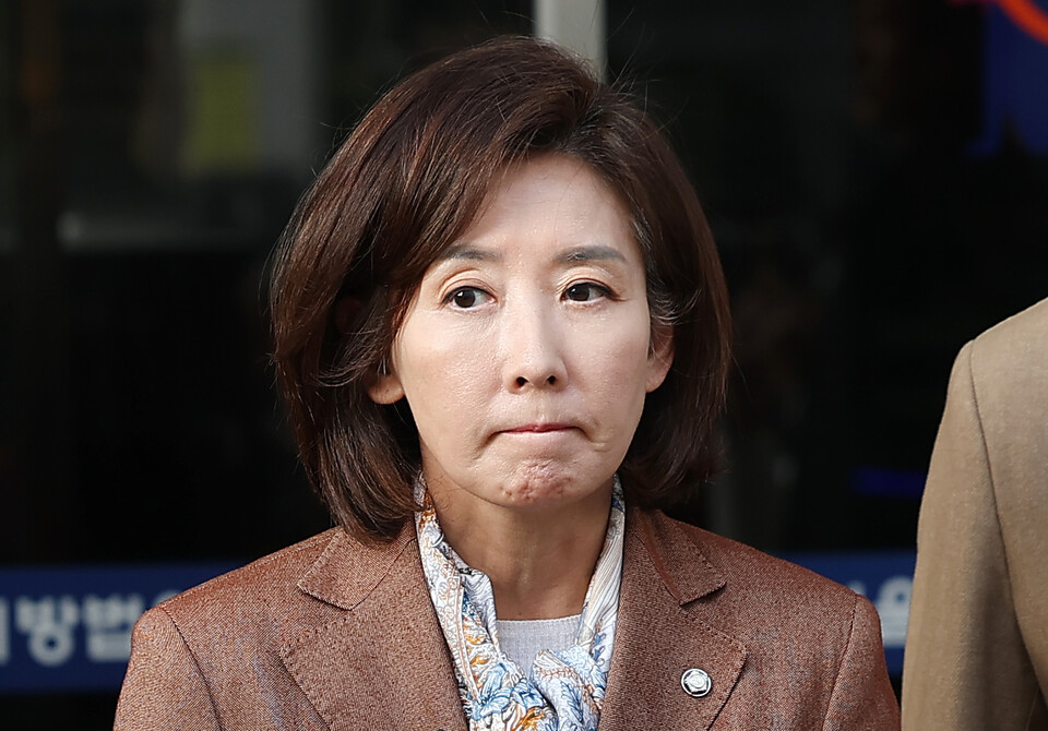 ▲ 국민의힘 나경원 의원이 20일 서울 양천구 서울남부지방법원에서 열린 '국회 패스트트랙 충돌' 1심 선고 공판을 마친 후 나서고 있다. /연합뉴스