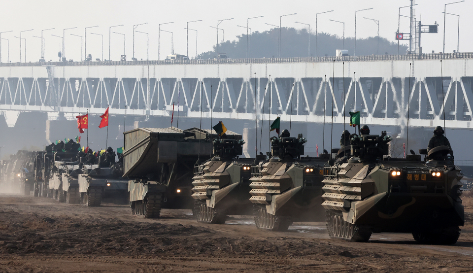 ▲ 군단 공세행동 합동 실기동훈련이 실시된 20일 오후 인천 서구 장도 종합 훈련장에서 상륙돌격장갑차 KAAV가 기동하고 있다. /이재민 기자 leejm@incheonilbo.com